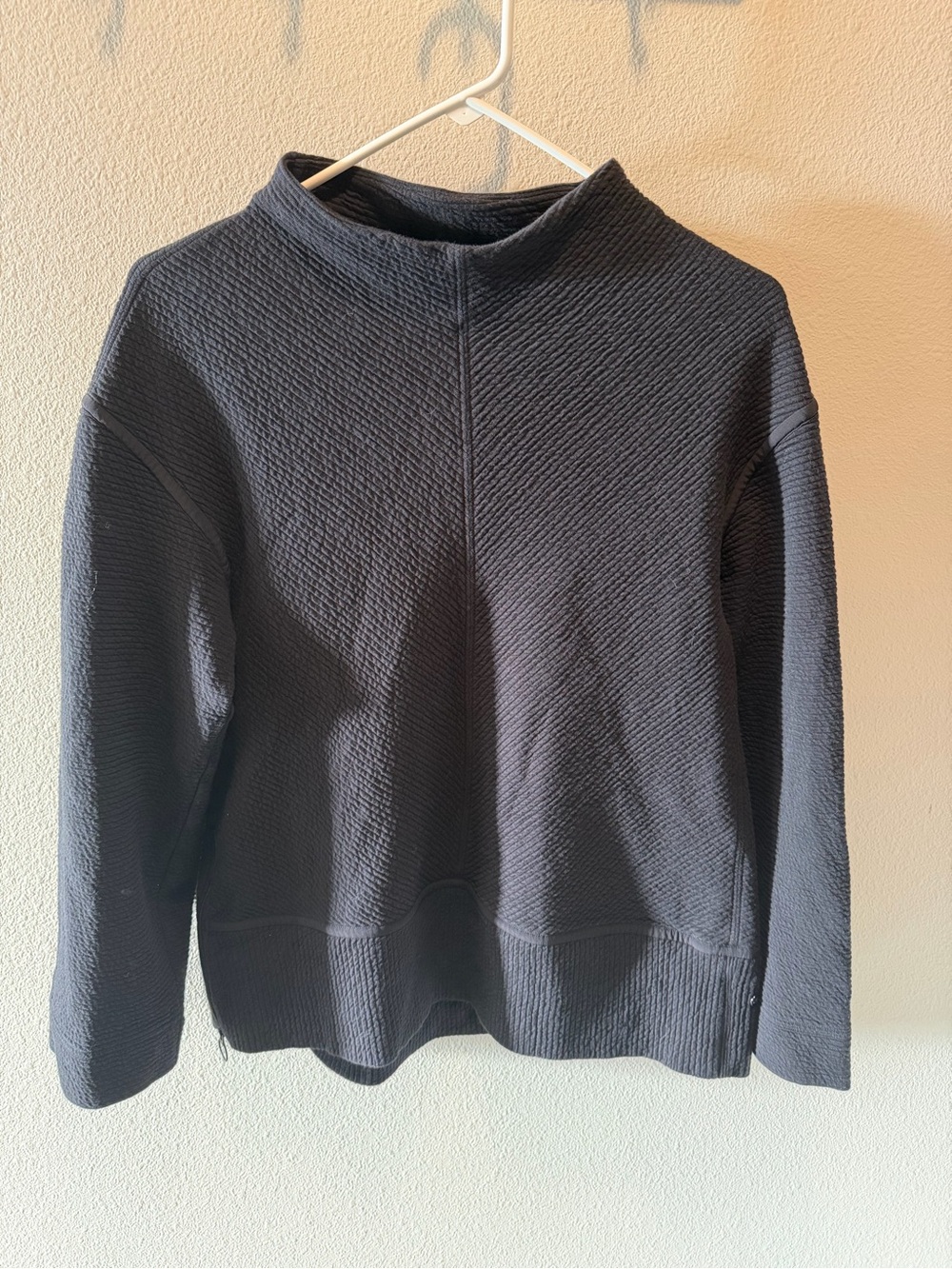 Lululemon mock pullover P2P 19 fits up to 8